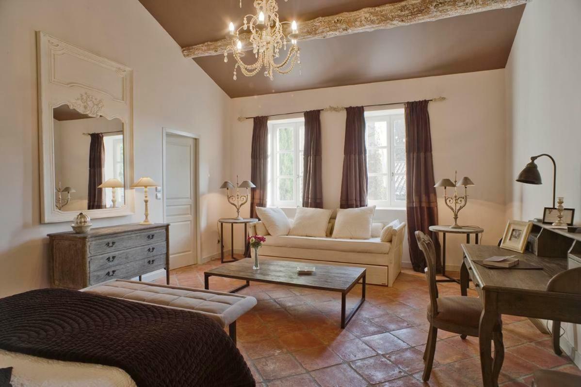 Le Domaine Du Colombier Otel Malataverne Oda fotoğraf